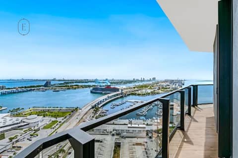 Top performing Airbnb: 2-Bedroom Near Brickell | Gym. Rooftop Pool. Beach in Bayfront