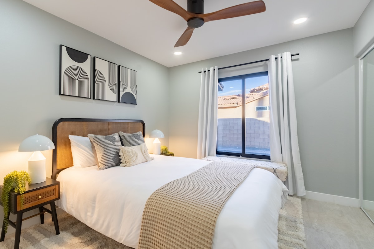 تحتوي غرفة النوم 4 على سرير بحجم وسط.