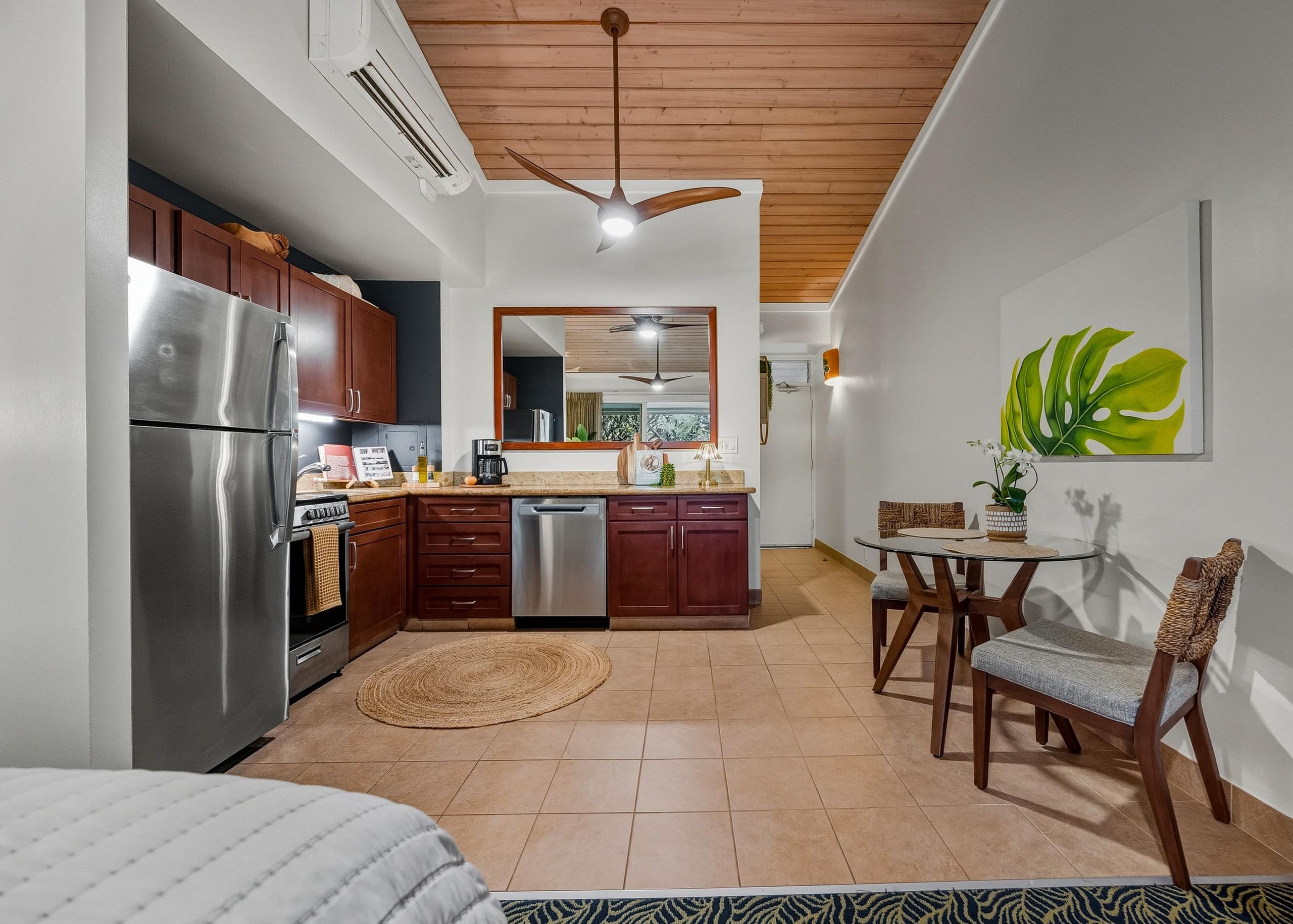 Condo in Lahaina · ★5.0 · 1 bedroom · 2 beds · 1 bath - Image 2