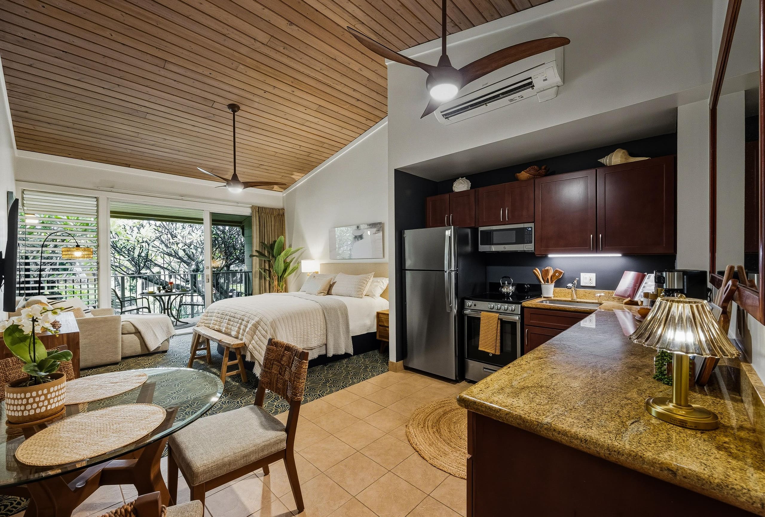 Condo in Lahaina · ★5.0 · 1 bedroom · 2 beds · 1 bath - Image 70