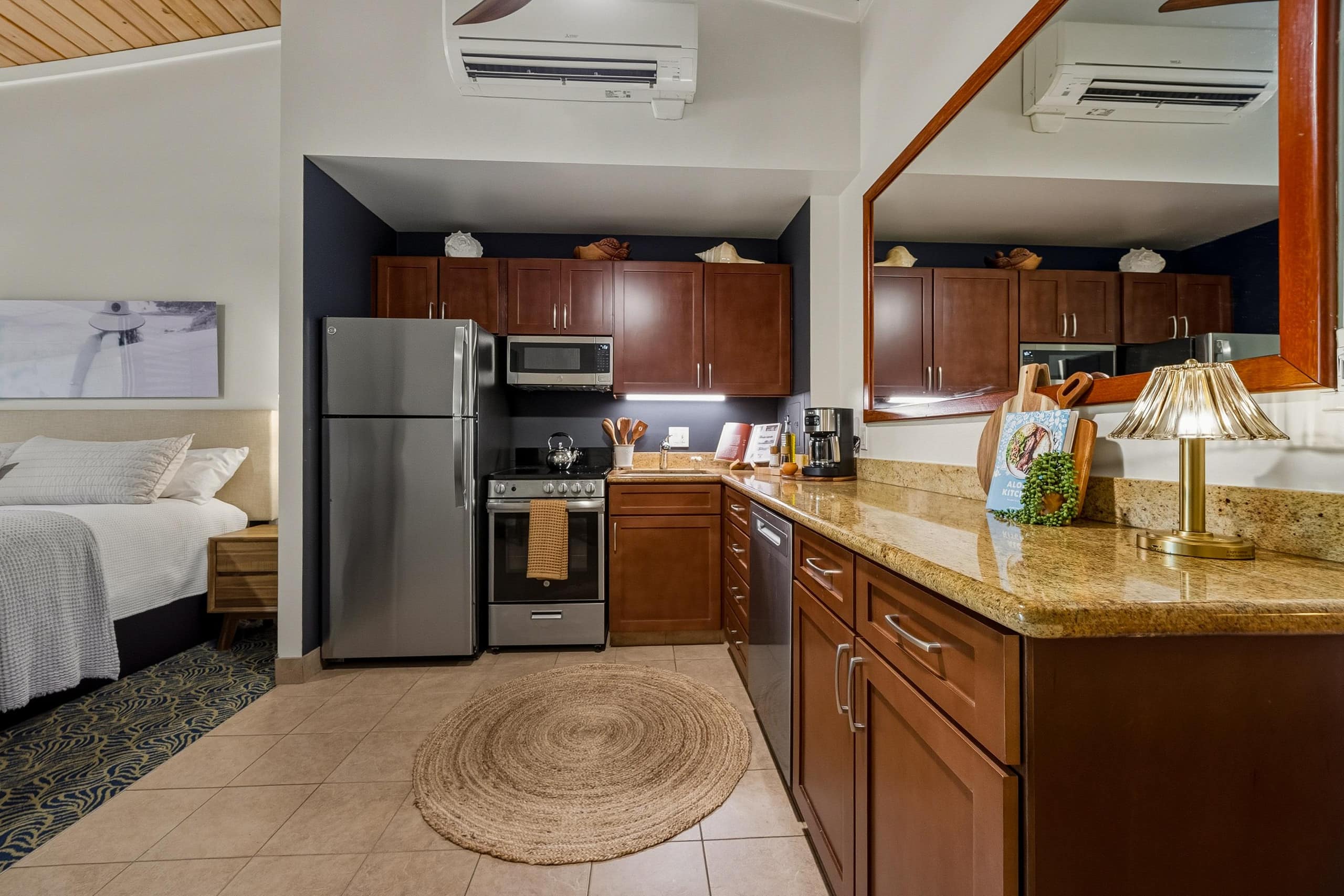 Condo in Lahaina · ★5.0 · 1 bedroom · 2 beds · 1 bath - Image 5