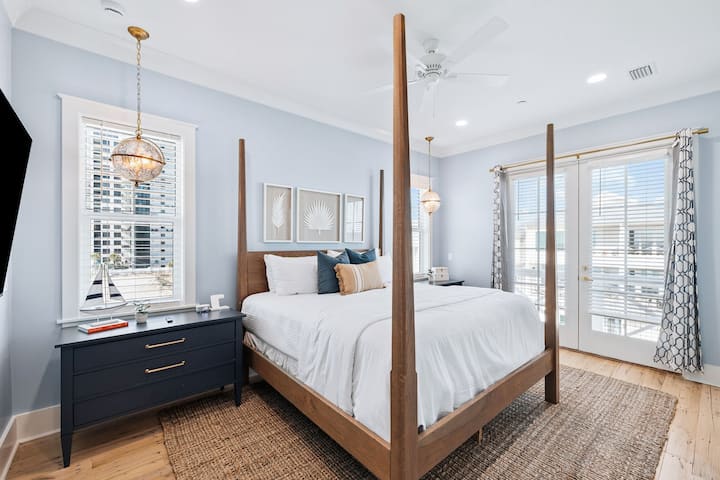 Trešā stāva guļamistaba ar King izmēra gultu