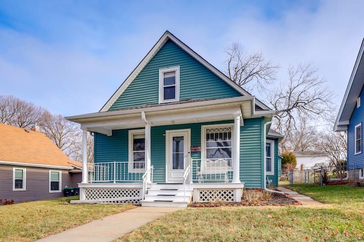 Walk To Benson Nightlife & Dining! Home W/ Yard - Omaha, NE