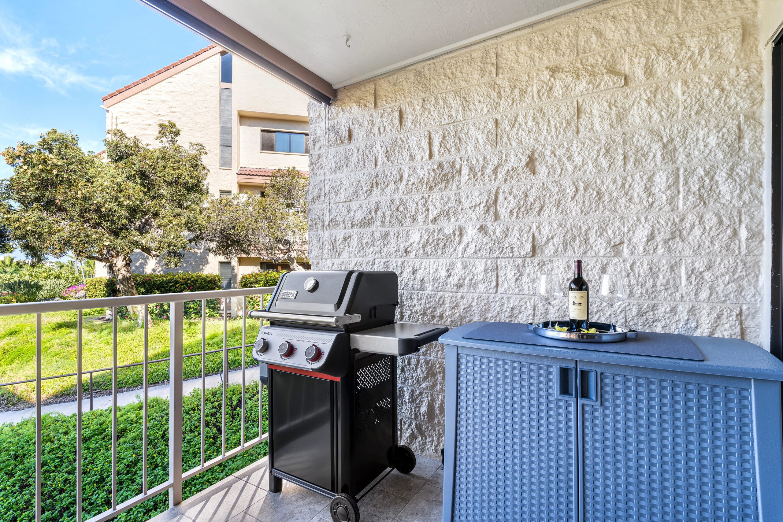 Condo in Kailua-Kona · ★4.8 · 2 bedrooms · 3 beds · 2 private baths - Image 12