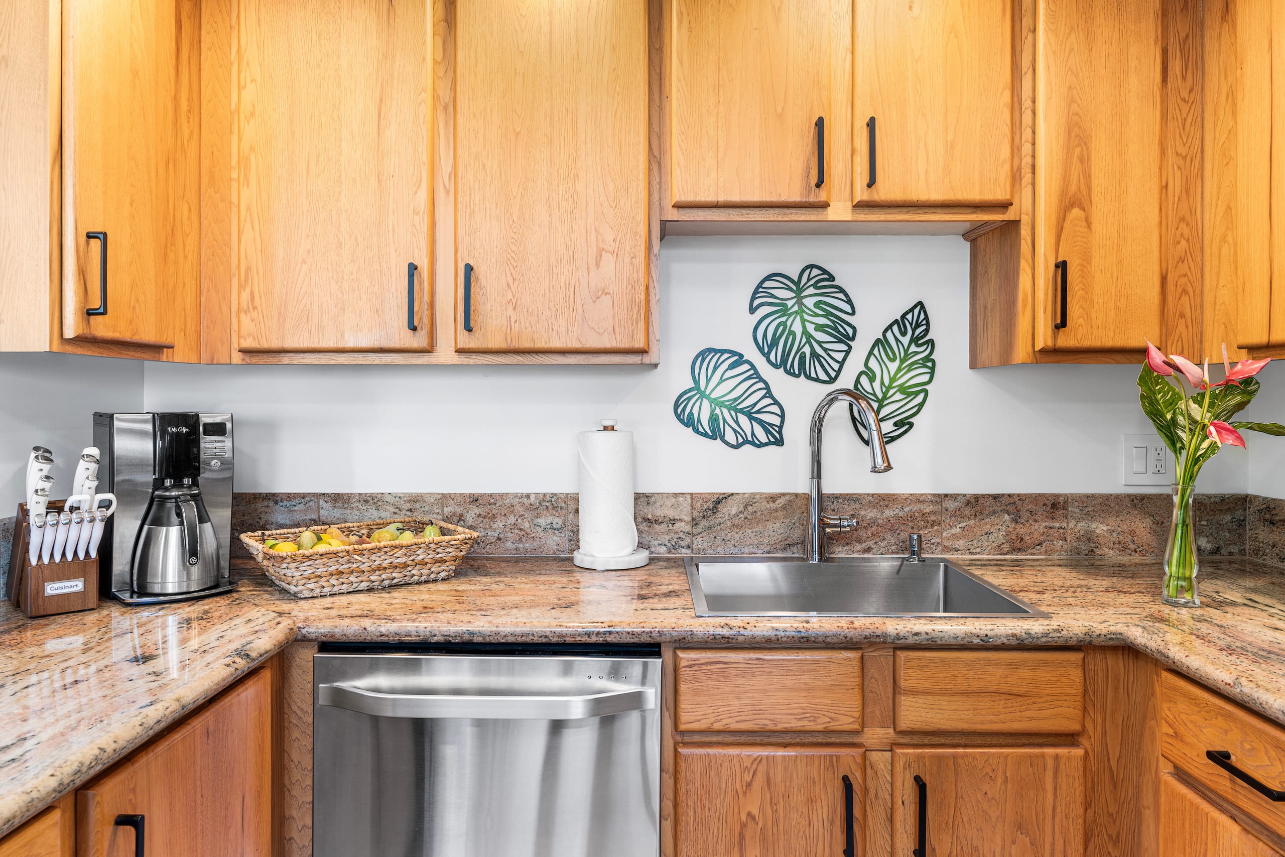 Condo in Kailua-Kona · ★4.8 · 2 bedrooms · 3 beds · 2 private baths - Image 19