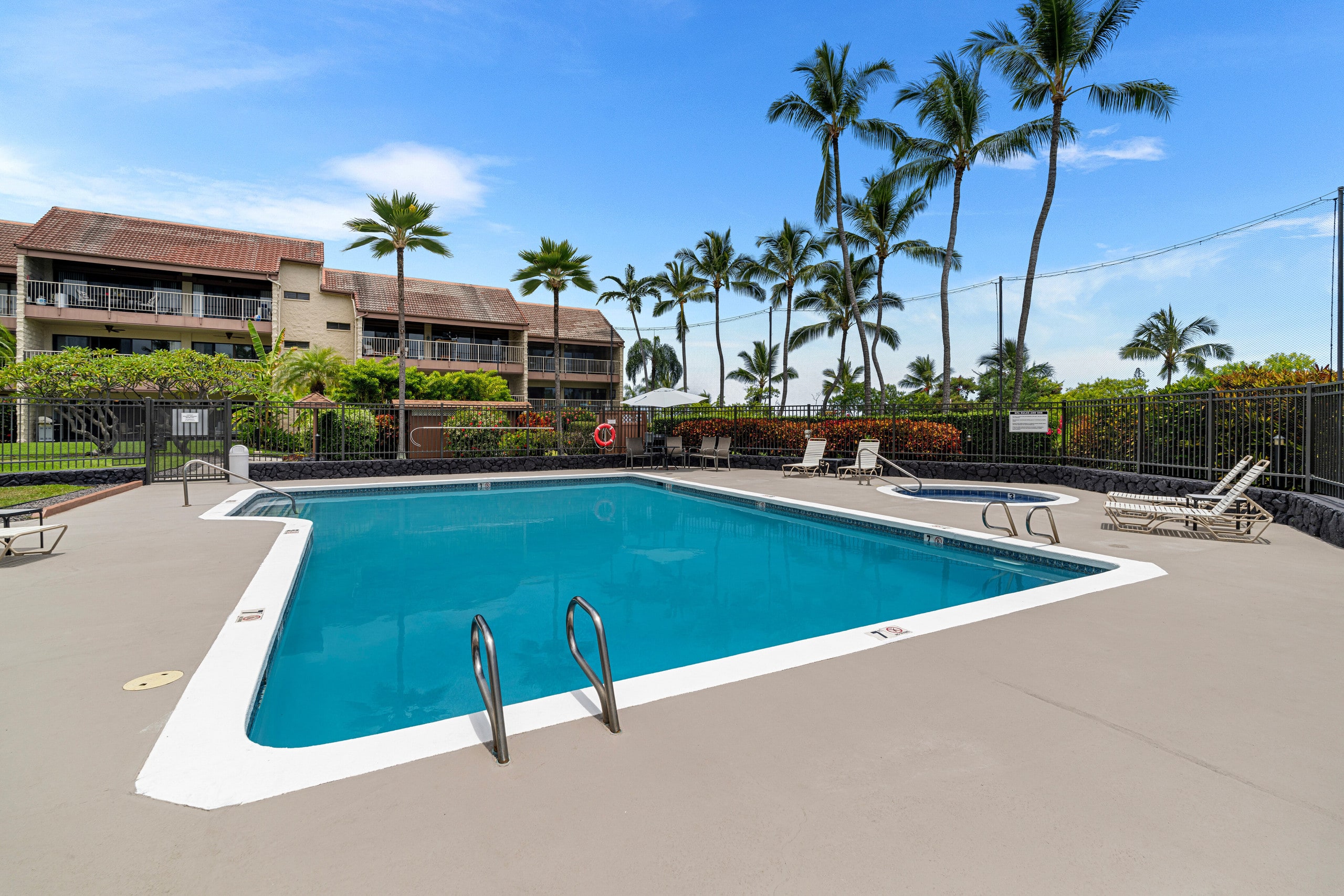 Condo in Kailua-Kona · ★4.8 · 2 bedrooms · 3 beds · 2 private baths - Image 36