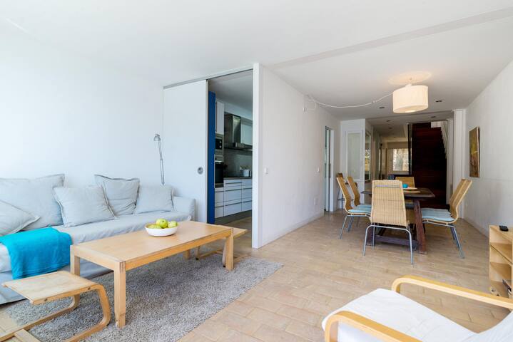 filosia 2-beachfront apartment-tamariu-costa brava gallery image 4