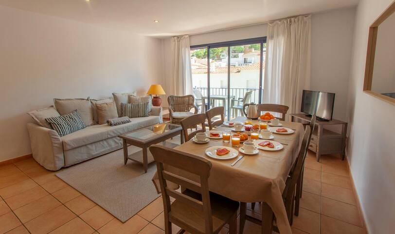 gala 3-apartment with sea views-tamariu-costa brav gallery image 3