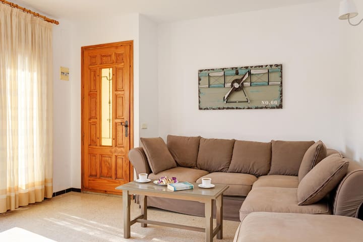 macrina-seafront apartment-tamaru-costa brava gallery image 4