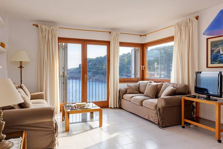 macrina 2-seafront apartment-tamaru-costa brava gallery image 2