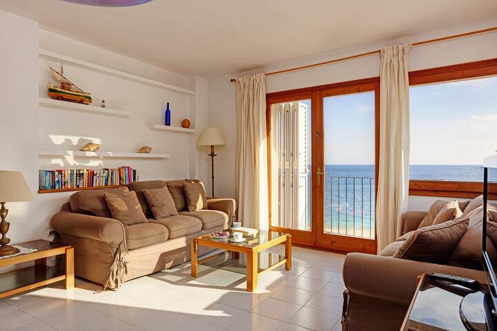 macrina 2-seafront apartment-tamaru-costa brava gallery image 3