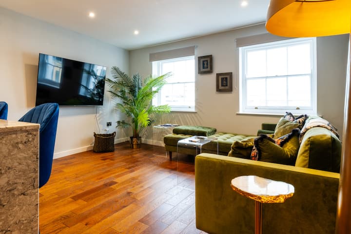 Loft England Stunning High Street Loft in Cheltenham - Apartments for Rent in ...
