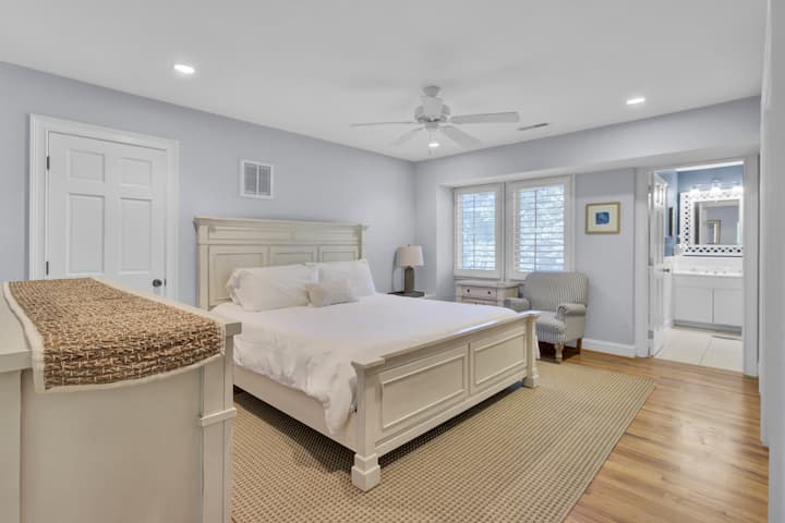 U 3. spavaćoj sobi nalazi se veliki bračni krevet.