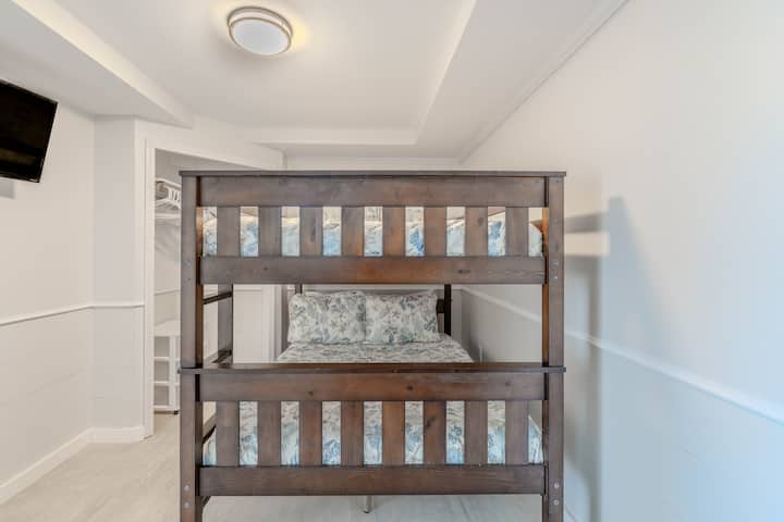 Спалня 4 с двуетажно легло за гости на долно ниво