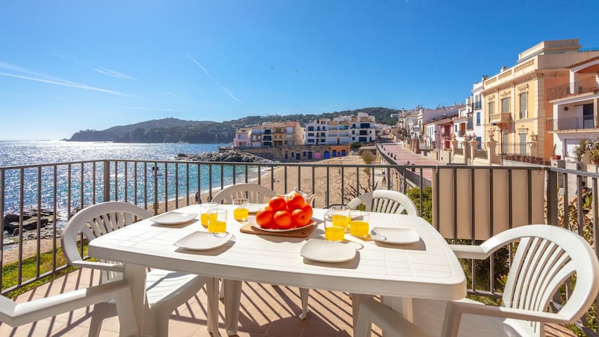voramar a pª canadell-seafront apartment-calella