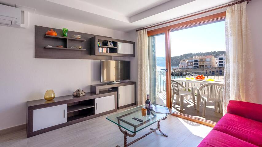 voramar a pª canadell-seafront apartment-calella gallery image 2