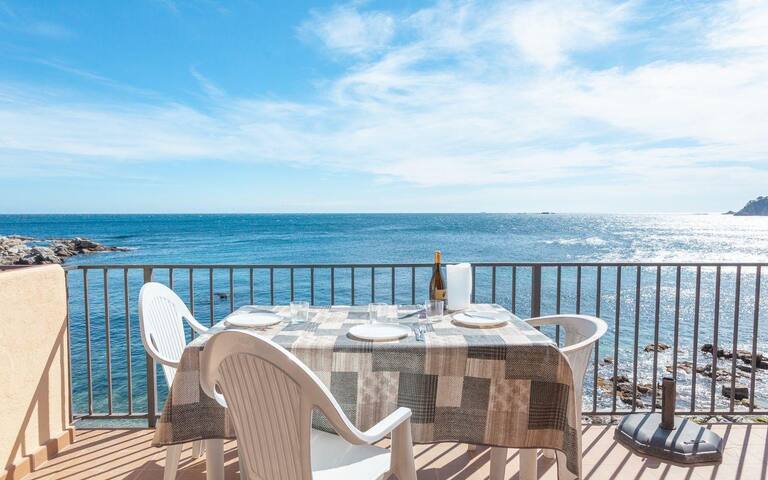 voramar b . pª canadell-seafront apartment-calella gallery image 4