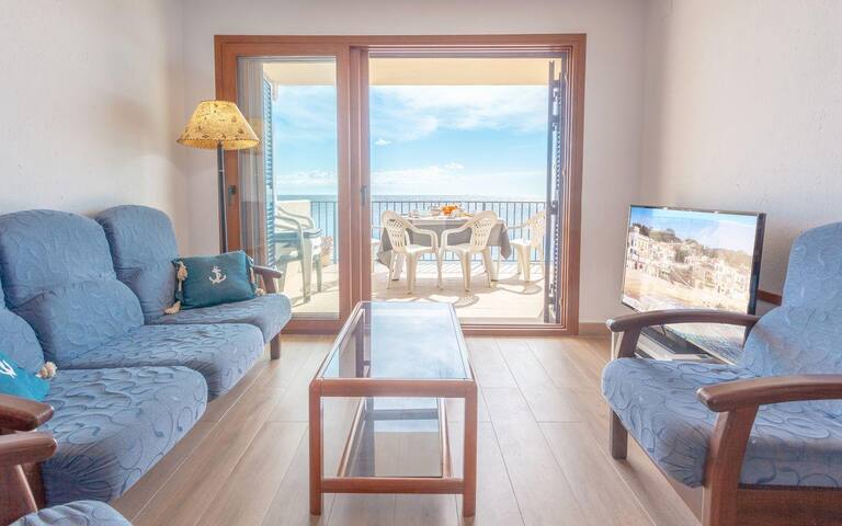 voramar e-seafront apartment-calella de palafrugel gallery image 4