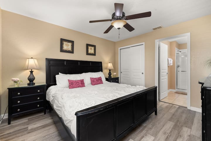 Втора главна спалня със суперголямо двойно легло – вълшебни спомени