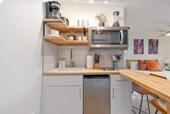 Casetta Bella: Cozy Retreat 1 Block From U Of A - Tucson, AZ