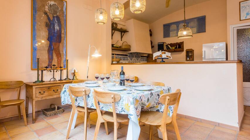 villa monturiol – townhouse in the center of llafr gallery image 5