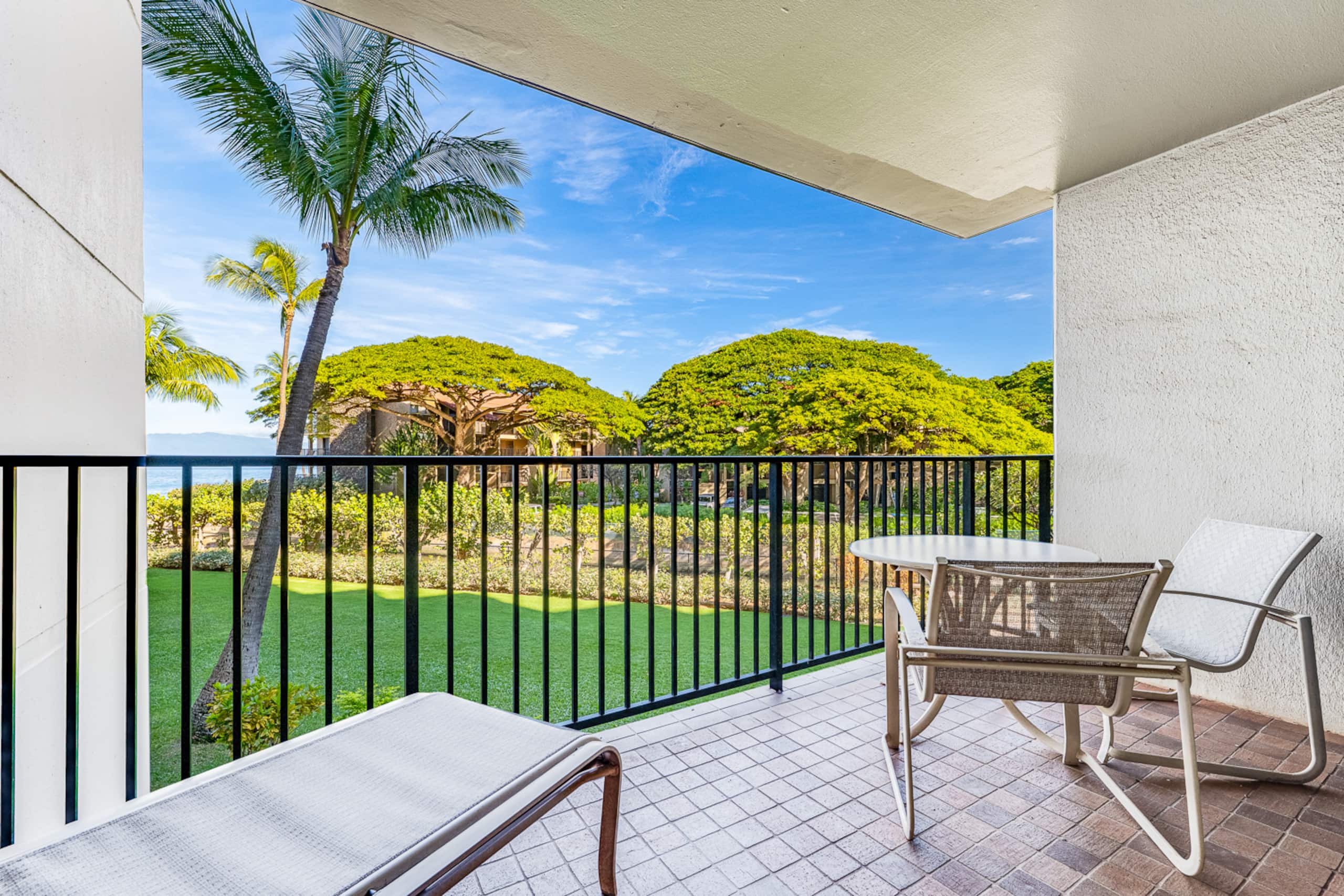 Condo in Lahaina · ★4.92 · 1 bedroom · 3 beds · 1 bath - Image 17