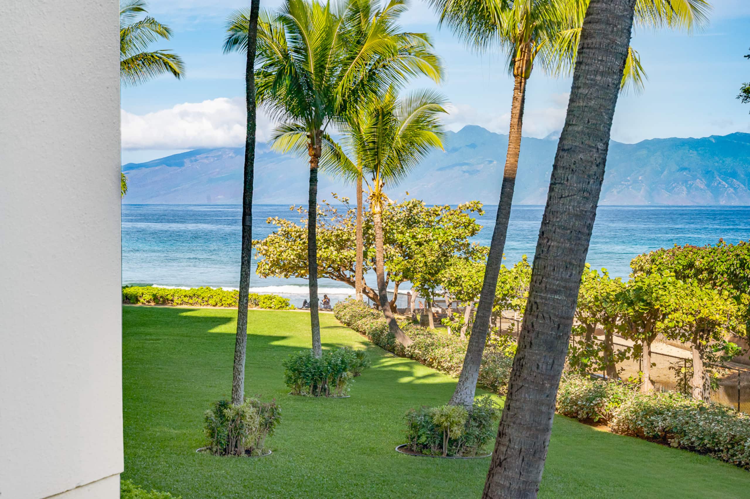 Condo in Lahaina · ★4.92 · 1 bedroom · 3 beds · 1 bath - Image 2
