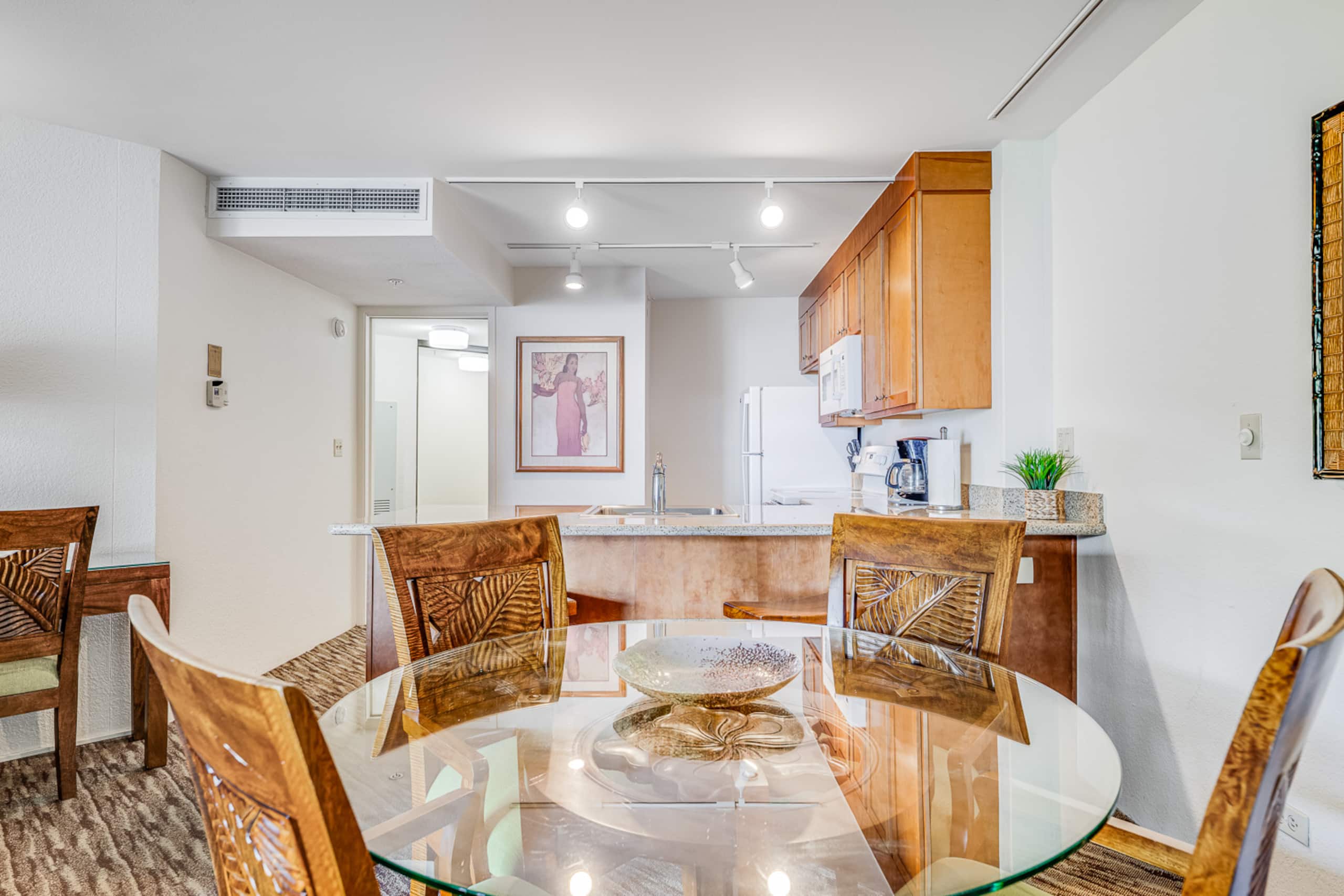 Condo in Lahaina · ★4.92 · 1 bedroom · 3 beds · 1 bath - Image 10