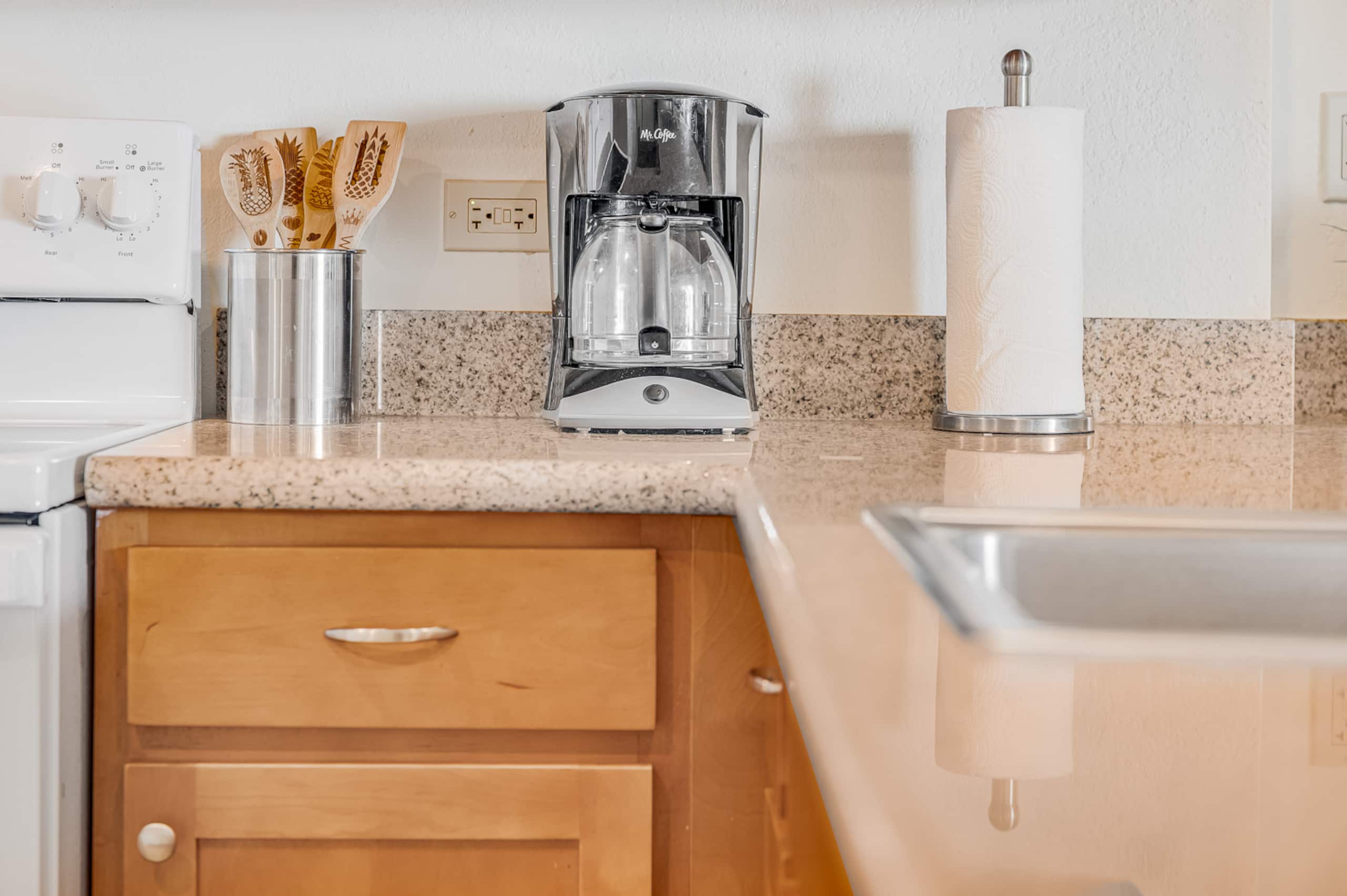 Condo in Lahaina · ★4.92 · 1 bedroom · 3 beds · 1 bath - Image 9