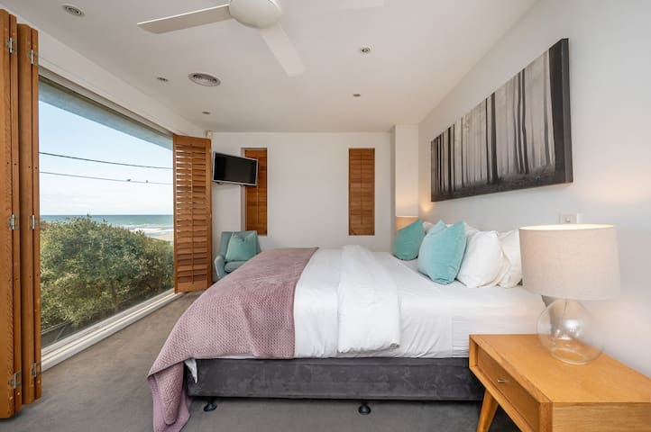 Anchor Beachfront | Pet Friendly on the Beach