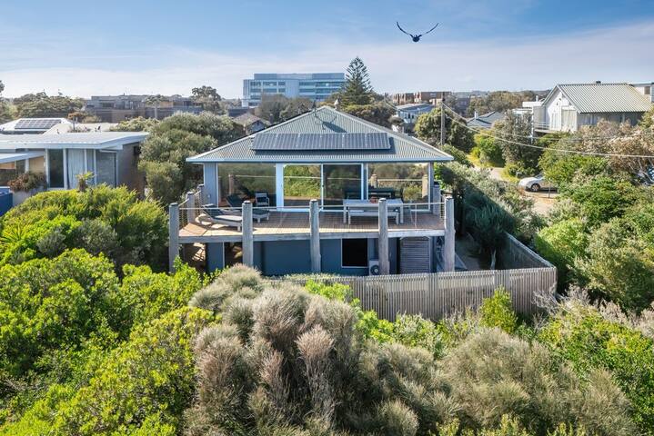 Anchor Beachfront | Pet Friendly on the Beach gallery image 2