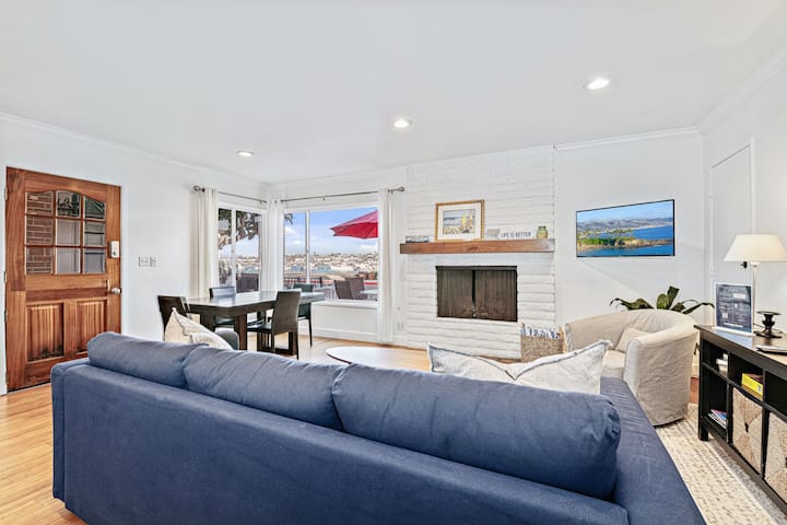 Bayfront 2br W/ Harbor Views & Steps To Beach! - ニューポート・ビーチ, CA
