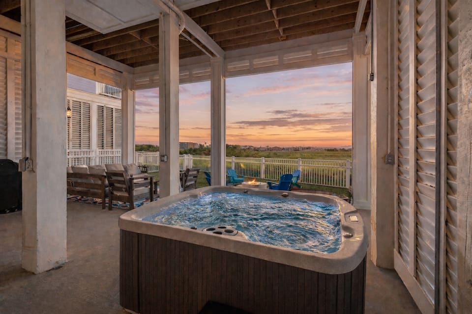 Beach View | Hot Tub | Putt Putt | Firepit | Tesla
