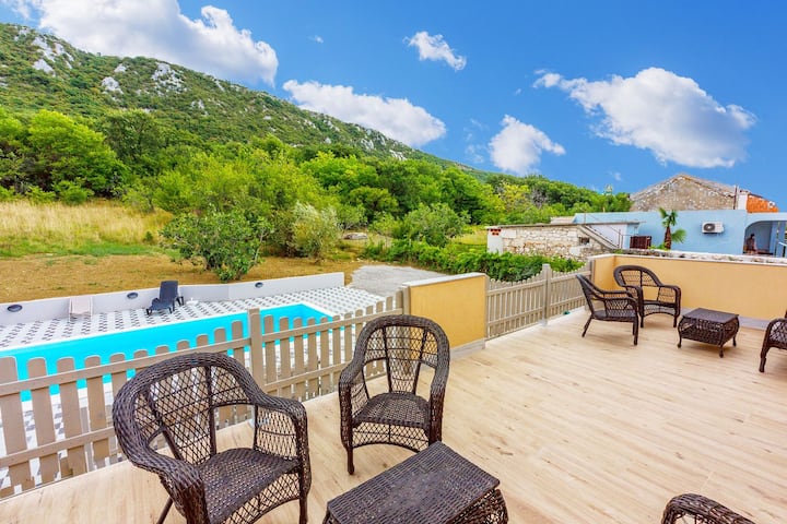 Maison De Vacances Idyllique Avec Piscine Privée, - Selce