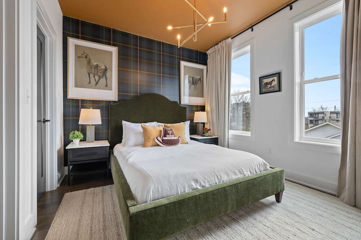 4. spavaća soba: bračni krevet (širine 150 – 179 cm), pametni televizor + zavjese za zamračivanje + privatna kupaonica