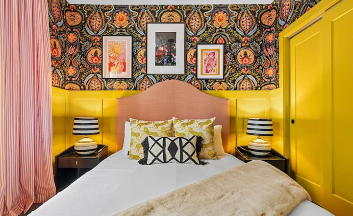 3. spavaća soba: bračni krevet (širine 150 – 179 cm), pametni televizor + zavjese za zamračivanje prostorije