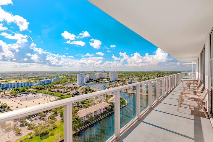 Breathtaking Views Just Steps From The Beach - Hallandale Beach, FL