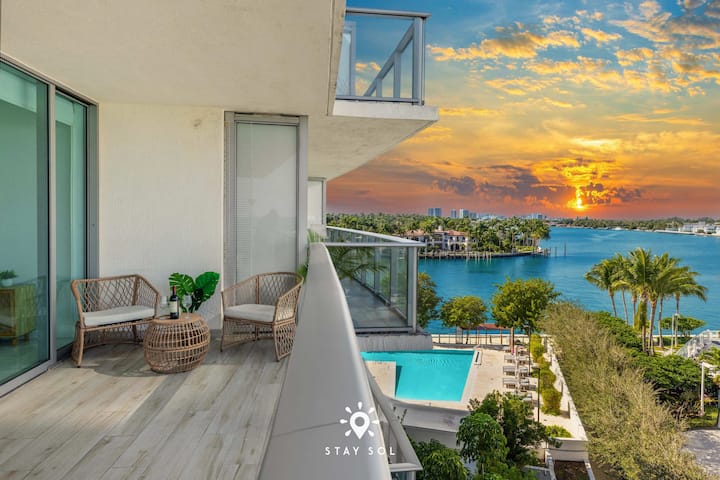 Luxury Coastal Escape Balcony Views - Free Parking - Miami Beach