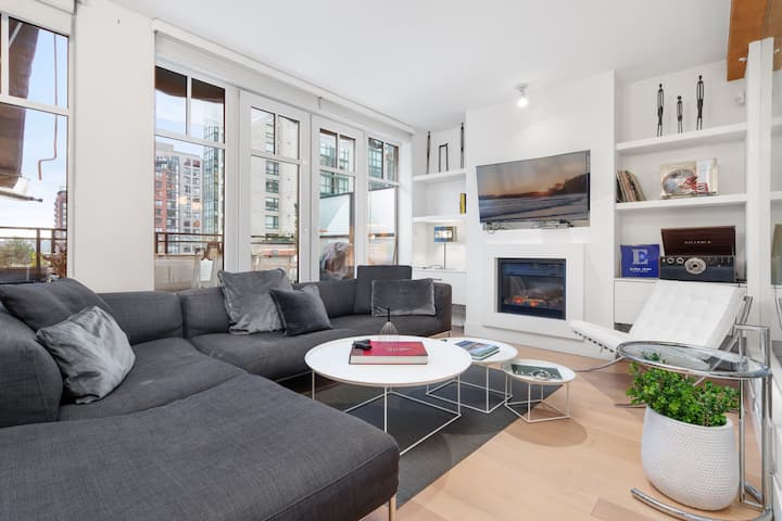 Stylish 2br Sub-ph In Yaletown | Expansive Balcony - Vancouver