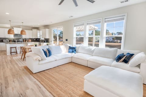 Top performing Airbnb: Waterfront Home: Peloton, Office, Patio & BBQ in Hanahan