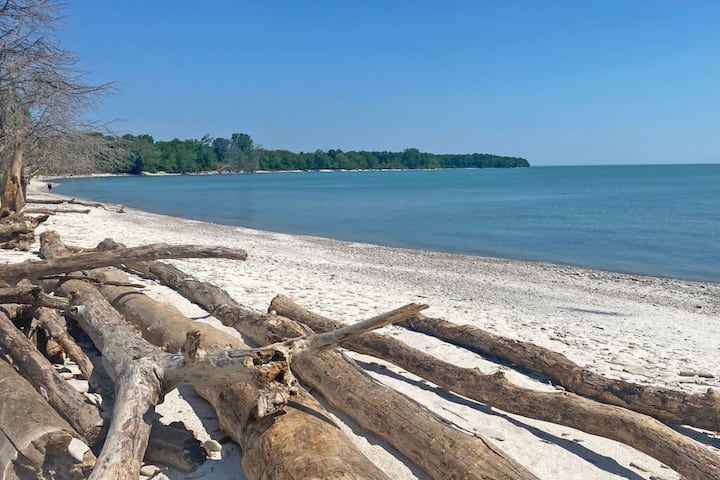 Lookout Point Cottage With Lake View-3bdrms/2bths - Kelleys Island, OH
