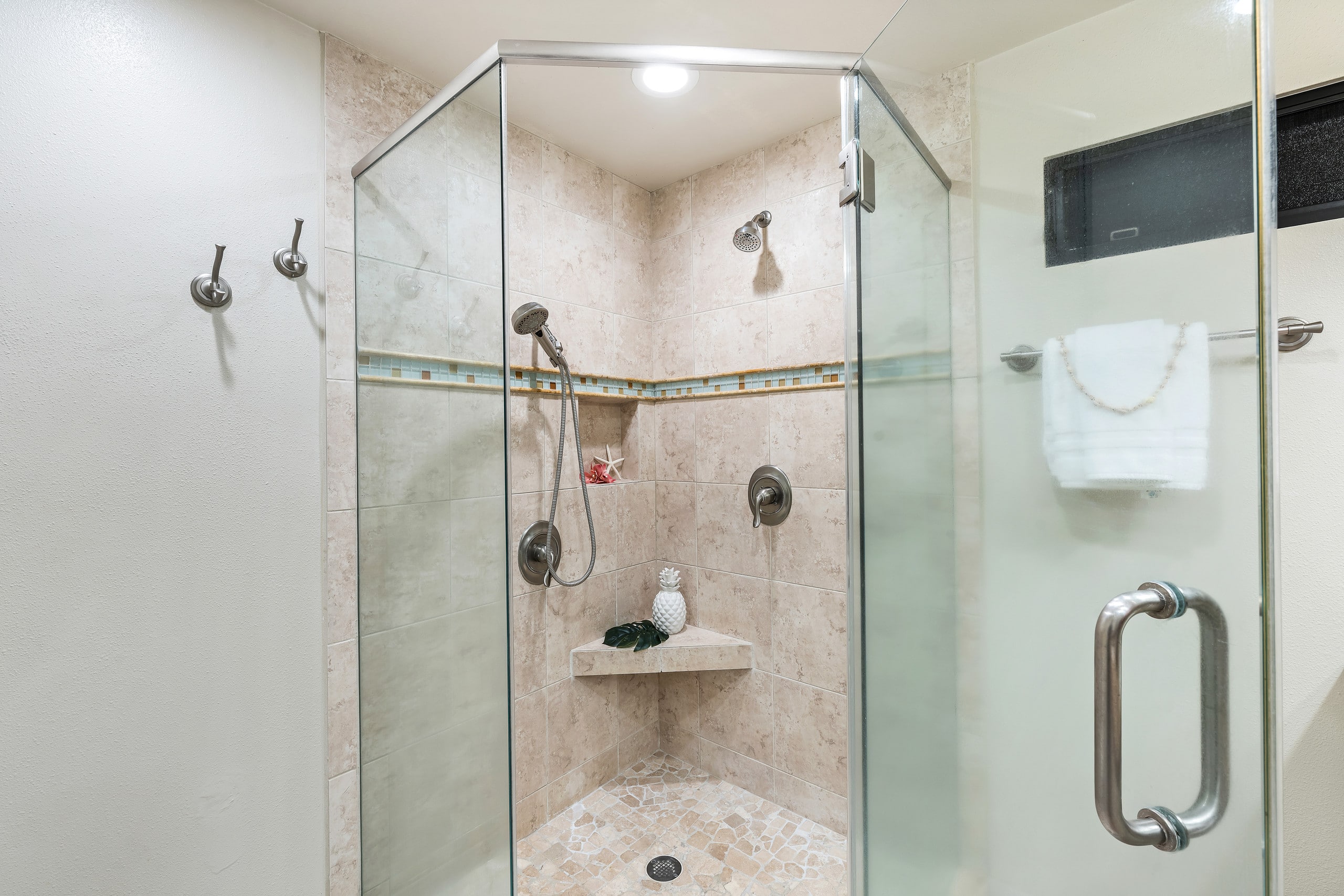 Condo in Lahaina · ★4.71 · 2 bedrooms · 4 beds · 2 baths - Image 26