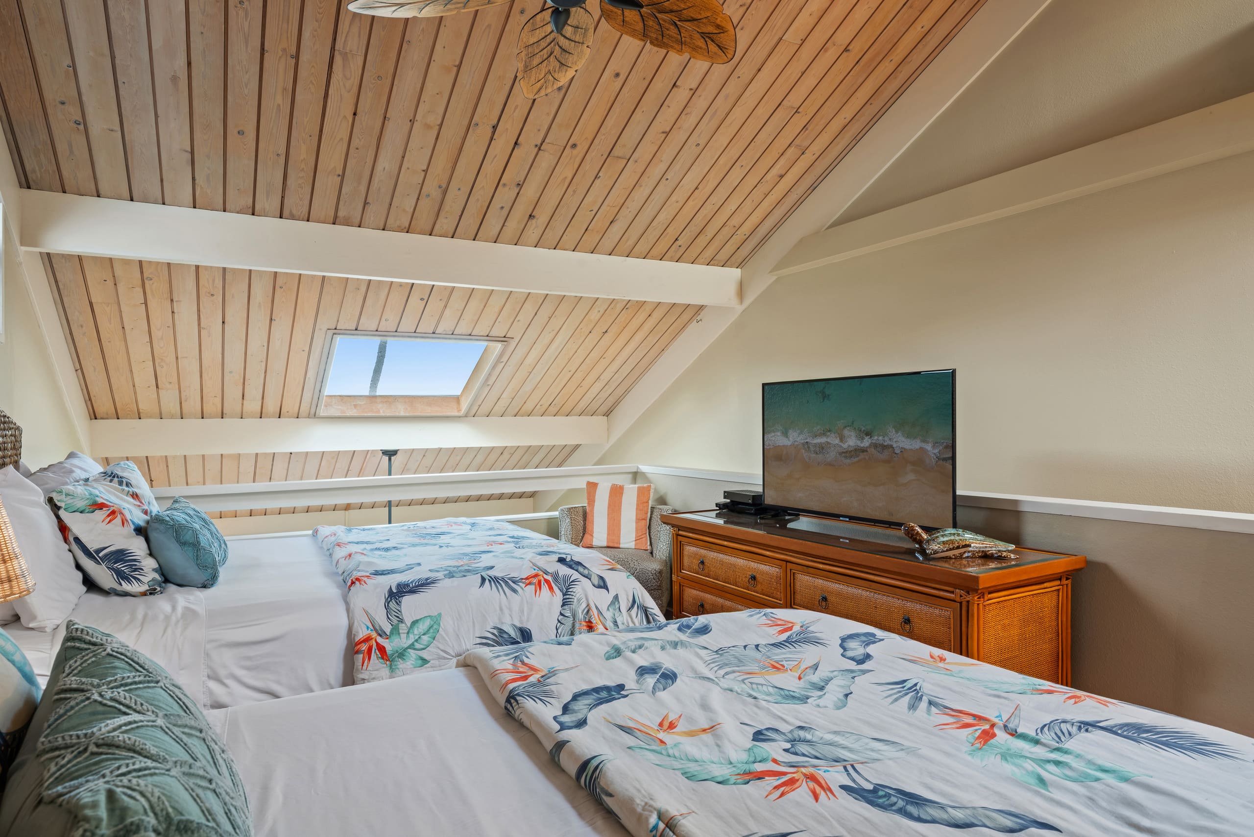 Condo in Lahaina · ★4.71 · 2 bedrooms · 4 beds · 2 baths - Image 22