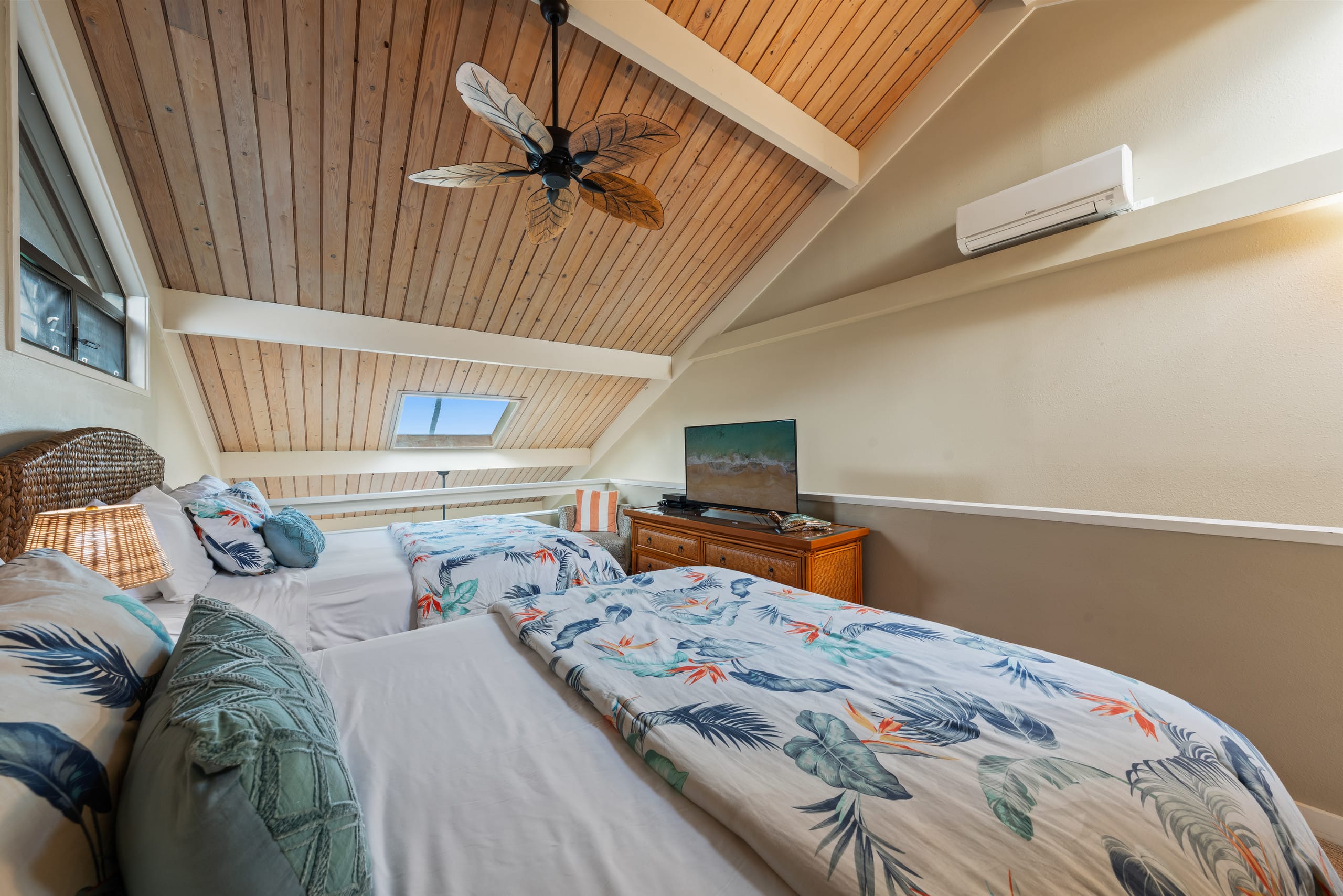 Condo in Lahaina · ★4.71 · 2 bedrooms · 4 beds · 2 baths - Image 21