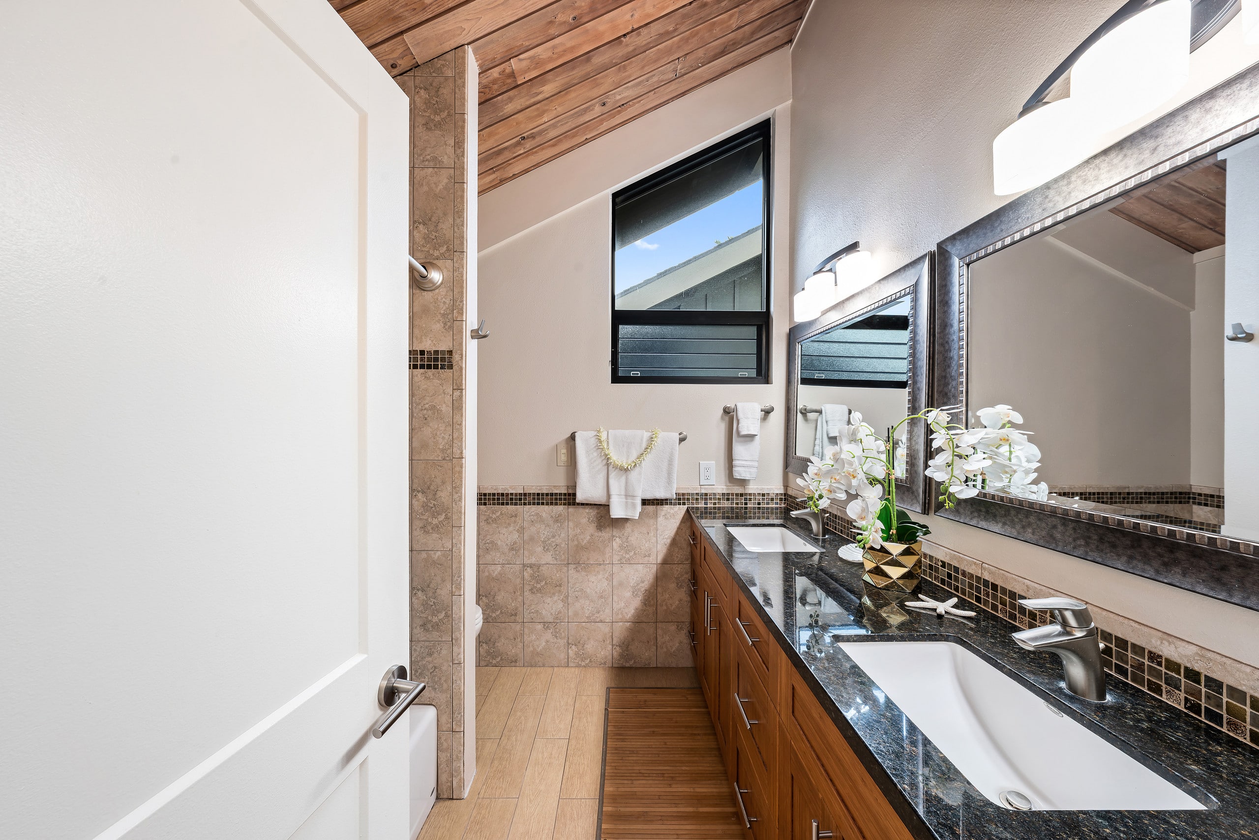 Condo in Lahaina · ★4.71 · 2 bedrooms · 4 beds · 2 baths - Image 27