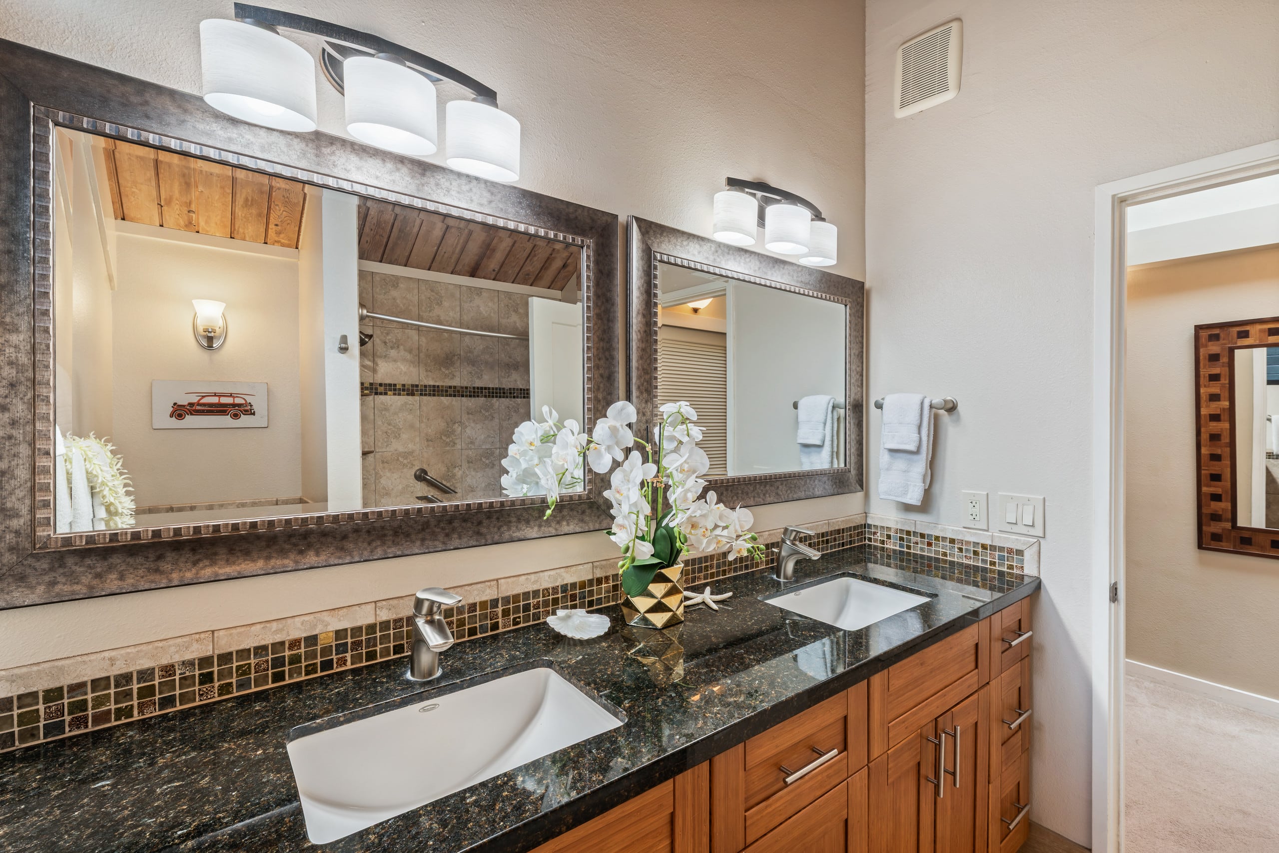 Condo in Lahaina · ★4.71 · 2 bedrooms · 4 beds · 2 baths - Image 28