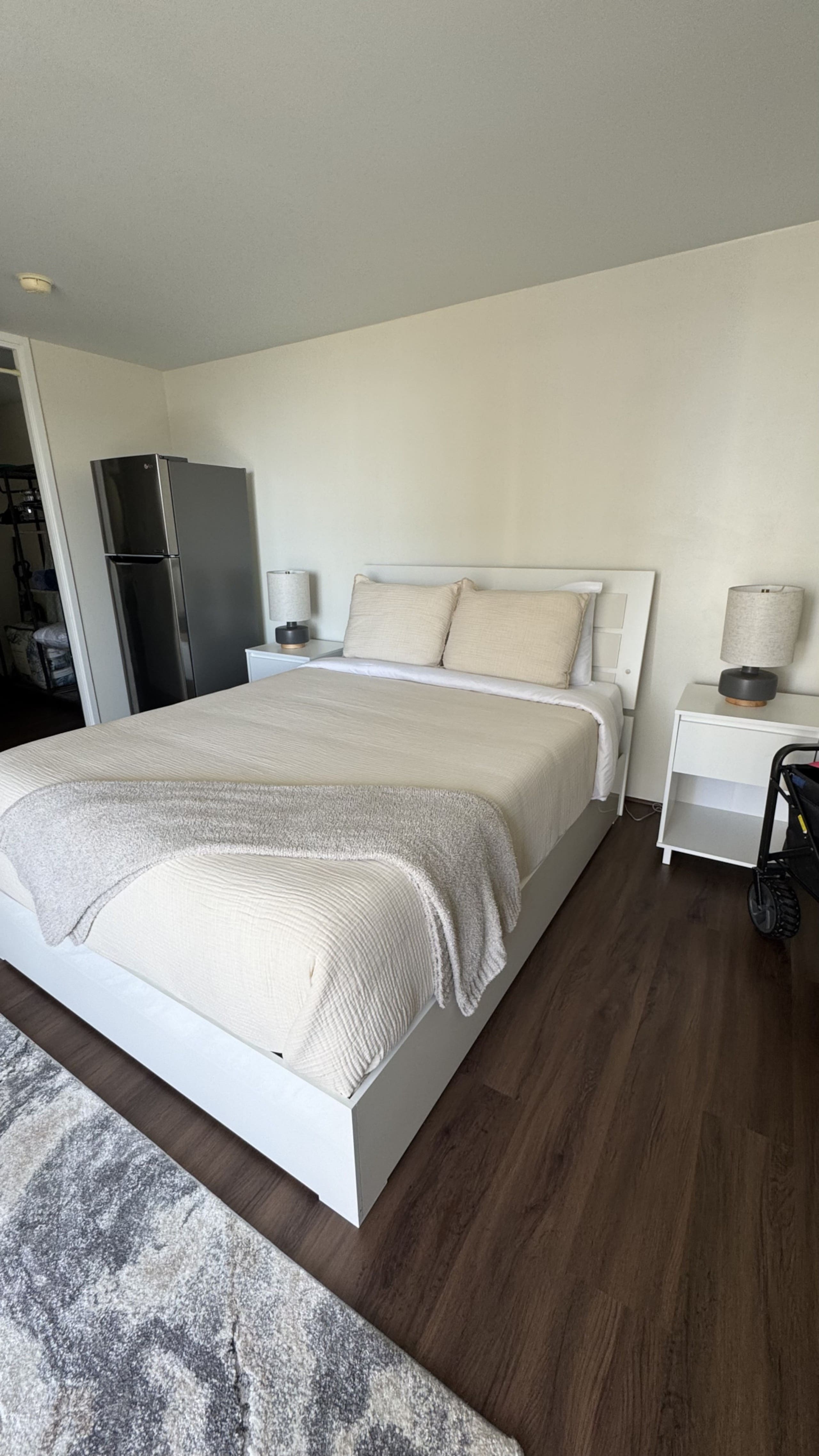 Waikiki Studio Great Location/Free Parking - Image 21