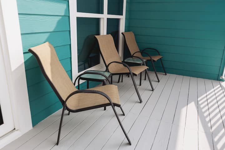 Cozy Beachfront Family Townhome - Gulf Shores, AL