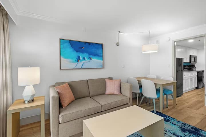 2 King Suites By The Surf | Spa, Bar, Pool Access - Myrtle Beach, SC