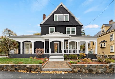 Top performing Airbnb: Luxury 5BR Home Minutes to Boston in Medford